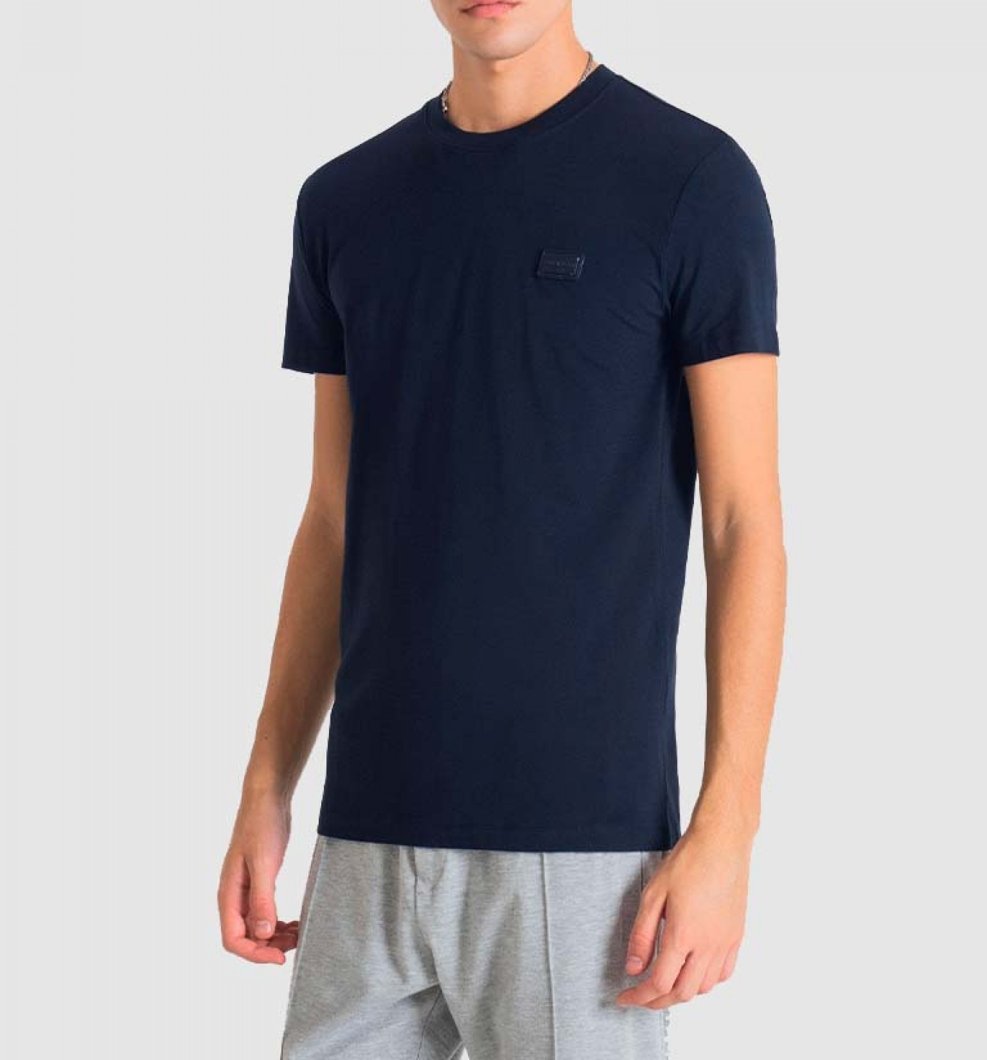 T-SHIRT - BLACK