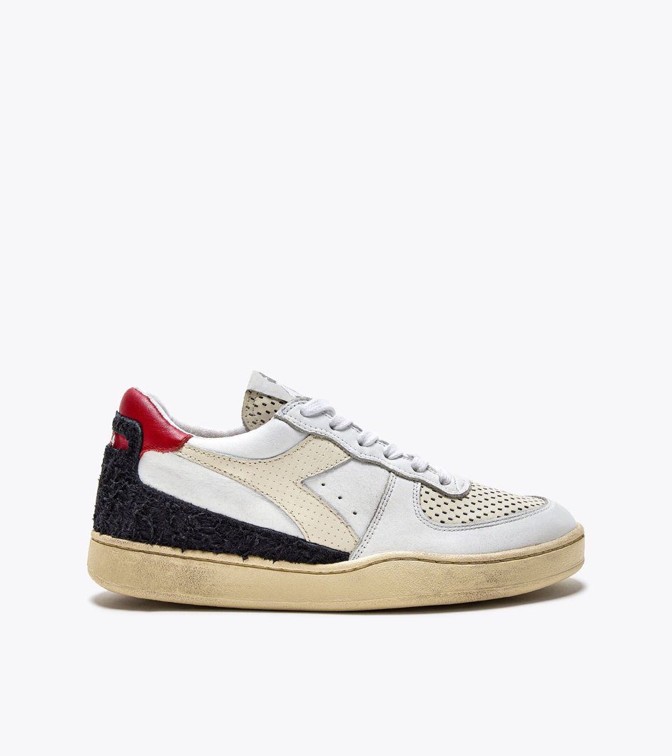 SNEAKERS - WHITE
