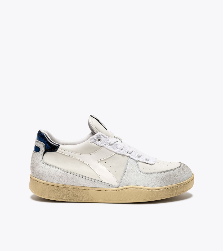 SNEAKERS - WHITE