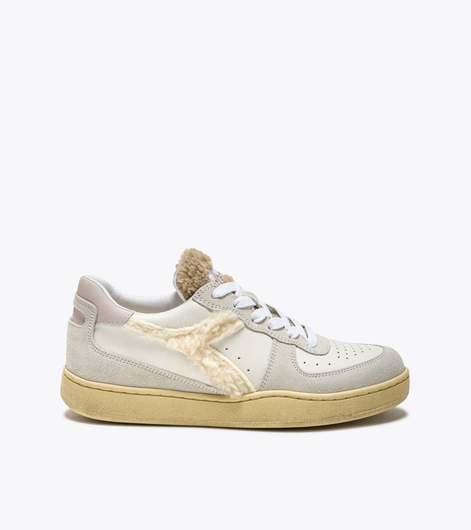 SNEAKERS - WHITE