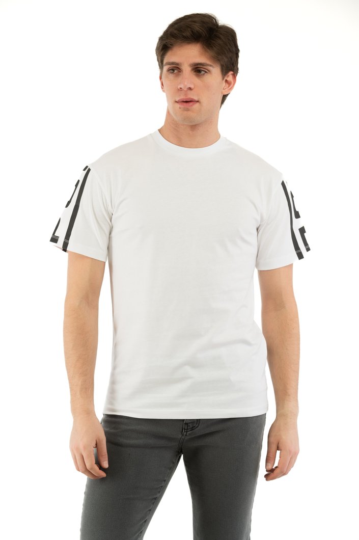 T-SHIRT - BLACK