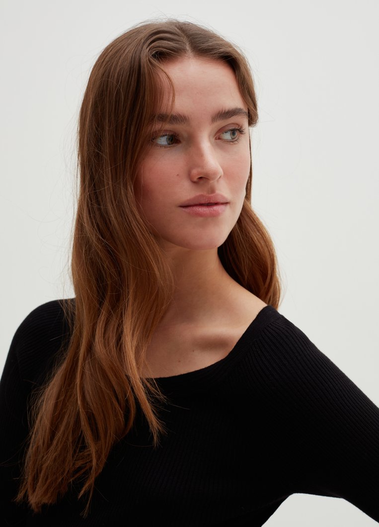 T-SHIRT - BLACK